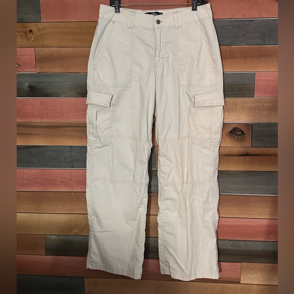 Hollister High-Rise Vintage Baggy Cargo Pants in cream